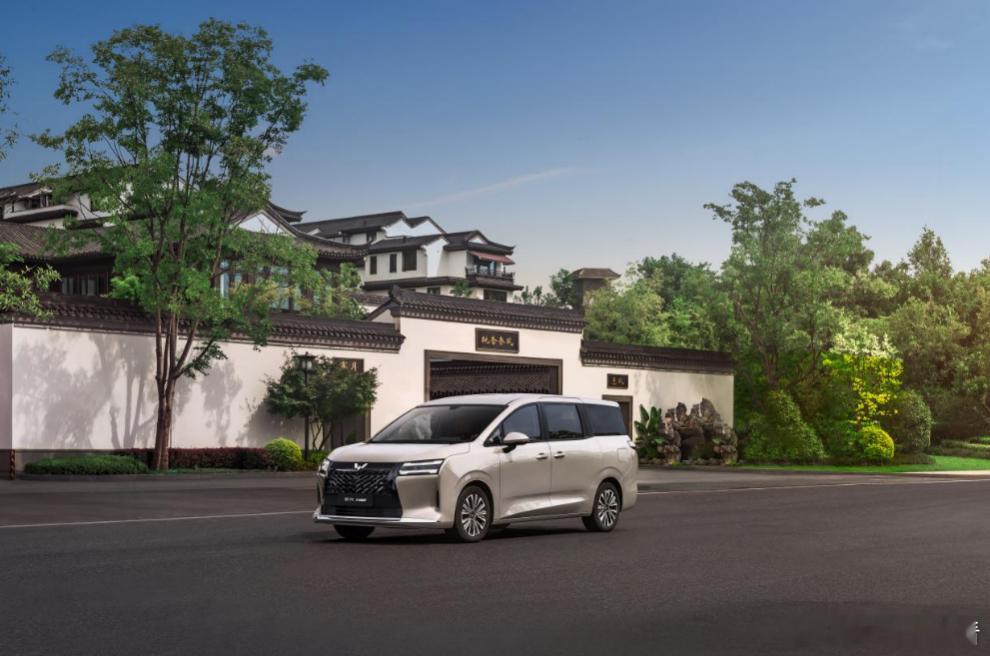 五菱再造“人民的MPV”，星光730首秀成都车展今年成都车展上汽通用五菱星光73