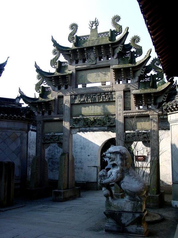 凡事过度张扬宣示的，往往正是需要他特别提醒或弥补的；真正内化于心的品质，通常无需