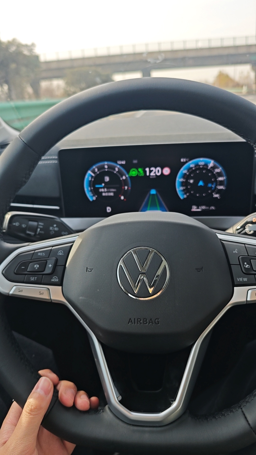 全新一汽-大众速腾L，高速NOA表现确实不错，中控的这个做的特别好，因为我们拍摄