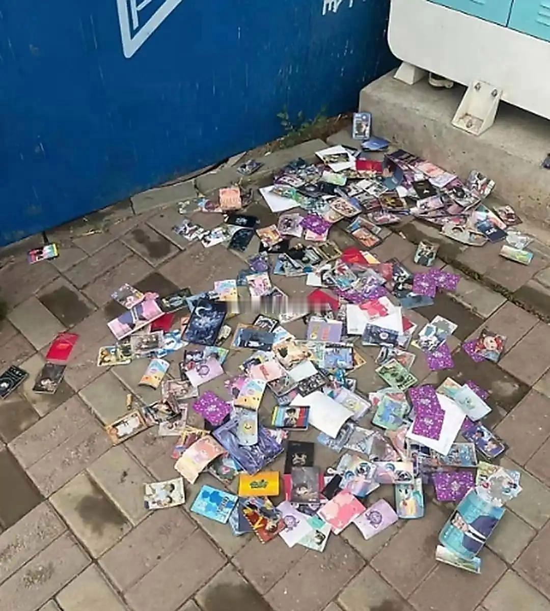 好想去捡，可惜不好意思蹲下去 ​​​