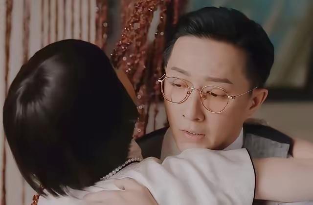 1956年，顾维钧趁妻子黄蕙兰睡着，偷偷溜进严幼韵的房间。这时他万万没想到，黄蕙