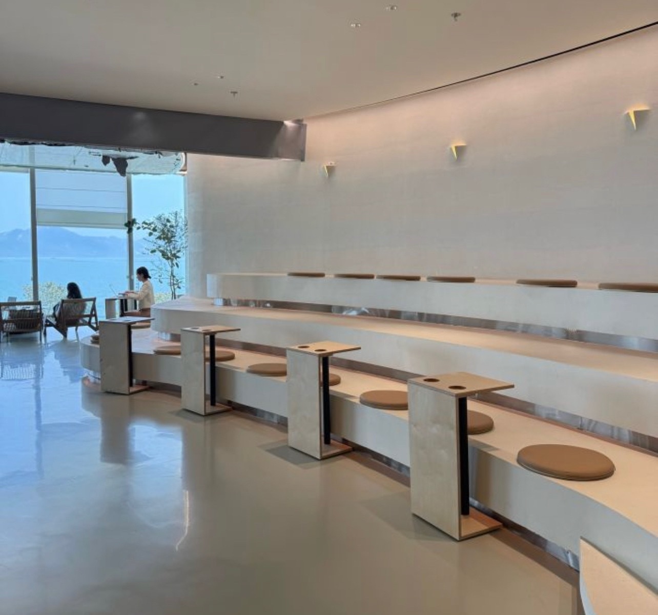 真正的享福，从来不是穿名牌、开好车、住大房子，也不是身边人山人海，热闹不断。最高