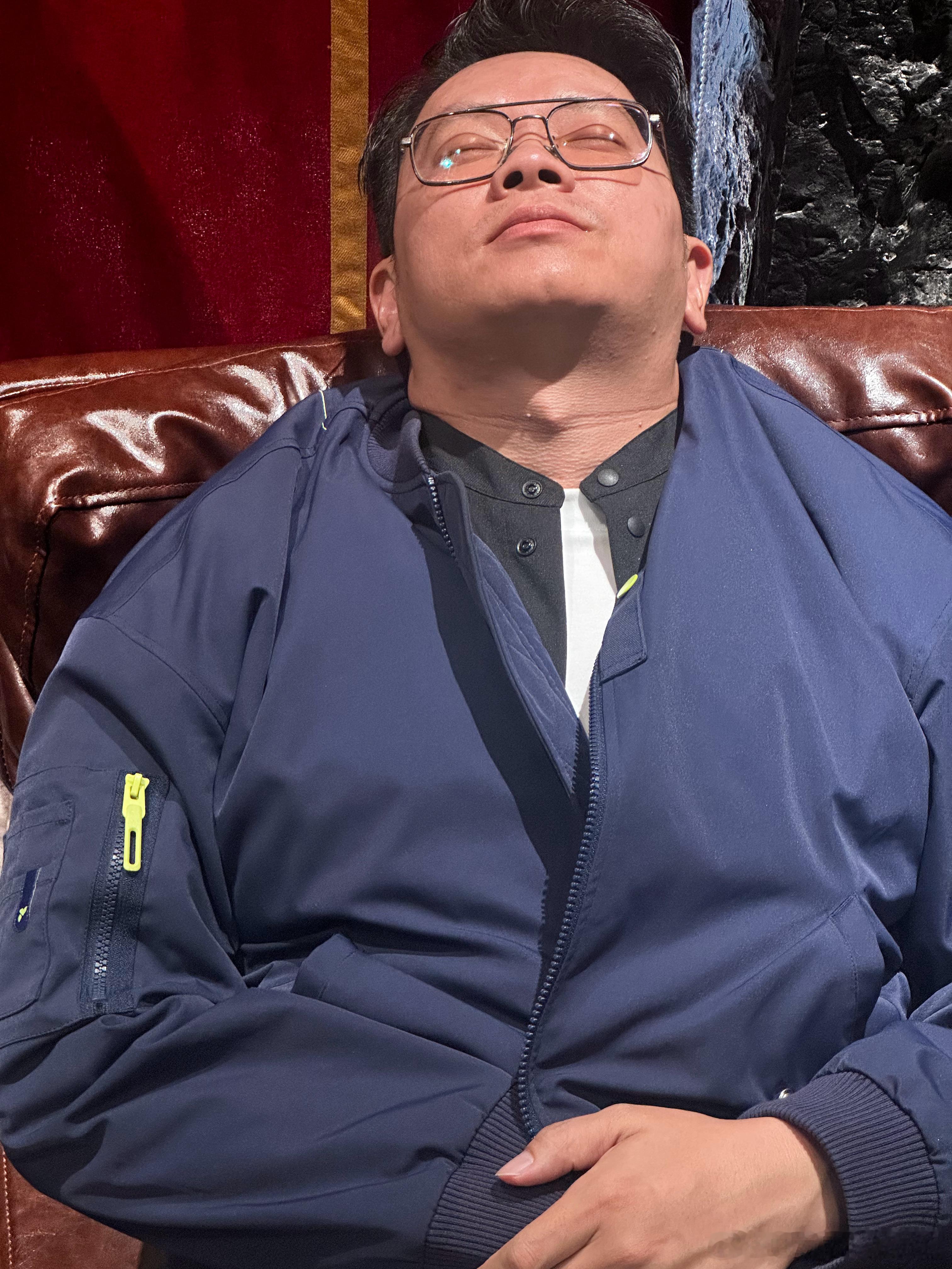 萤火虫你慢慢飞。蟹老板的小报告蔚来g318川藏换电路线贯通 ​​​