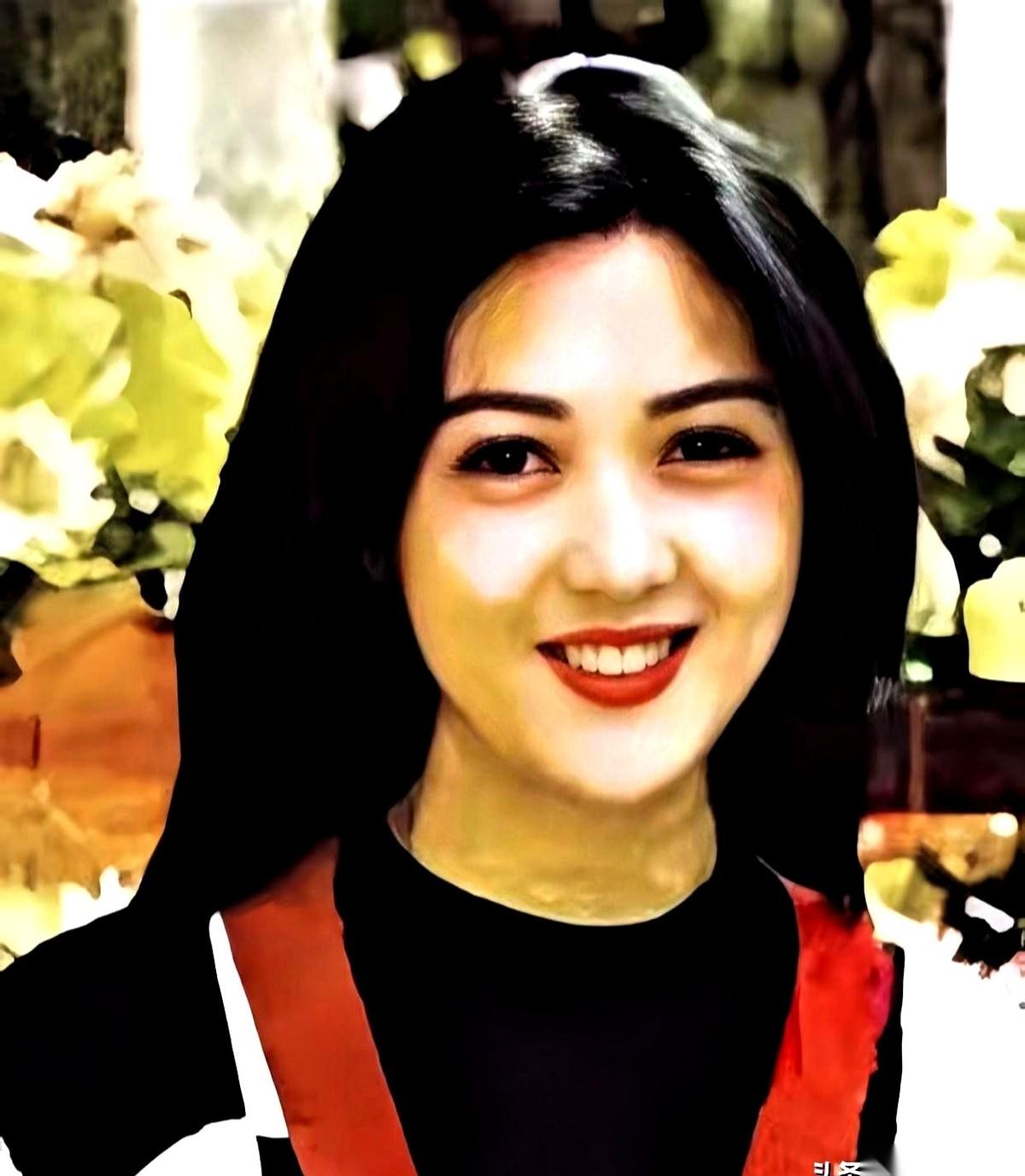 1998年发生在广州天河的一起命案，至今翻开卷宗，依然透着一股强烈的荒诞感。
遇