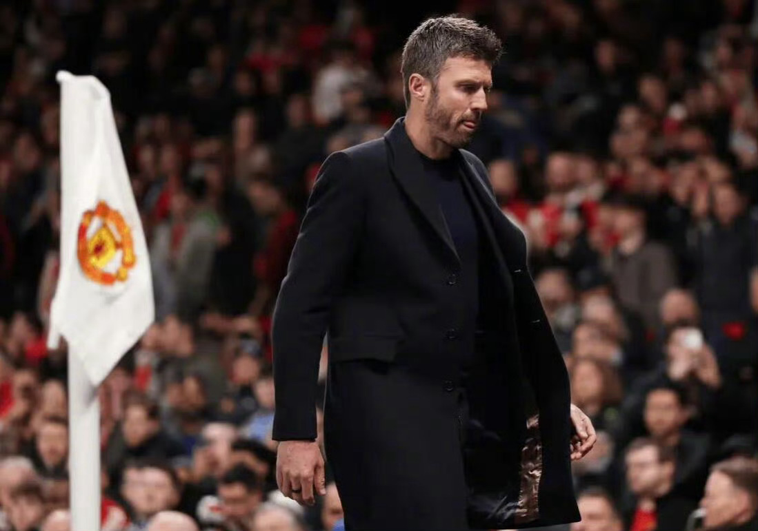 曼联2比1布伦特福德三分稳稳入账！曼联2-1险胜蜜蜂军团，卡塞米罗、谢什科联手破