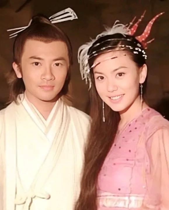 殷素素被掐脖子，谢逊发疯。源自猿搏势，是房中书的九姿势之三。

谢逊在冰山上发病