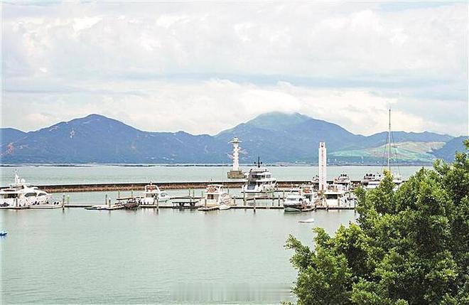 深圳版“马尔代夫”“济州岛”走红 与其东奔西走，不如平替旅游。深圳旅行[超话]平