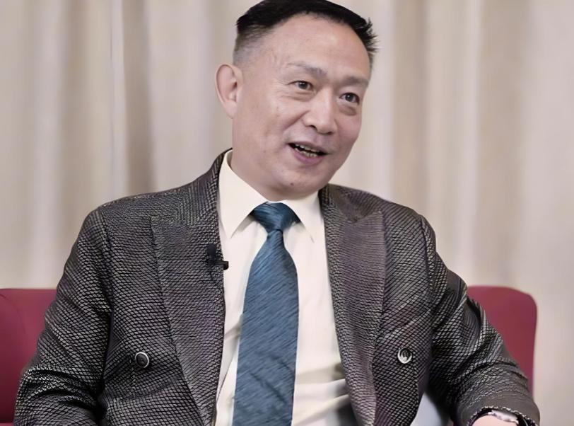 当初卢麒元喊“3万亿”外流的时候，多少人听着就像个笑话。
结果国资委4月8号一声