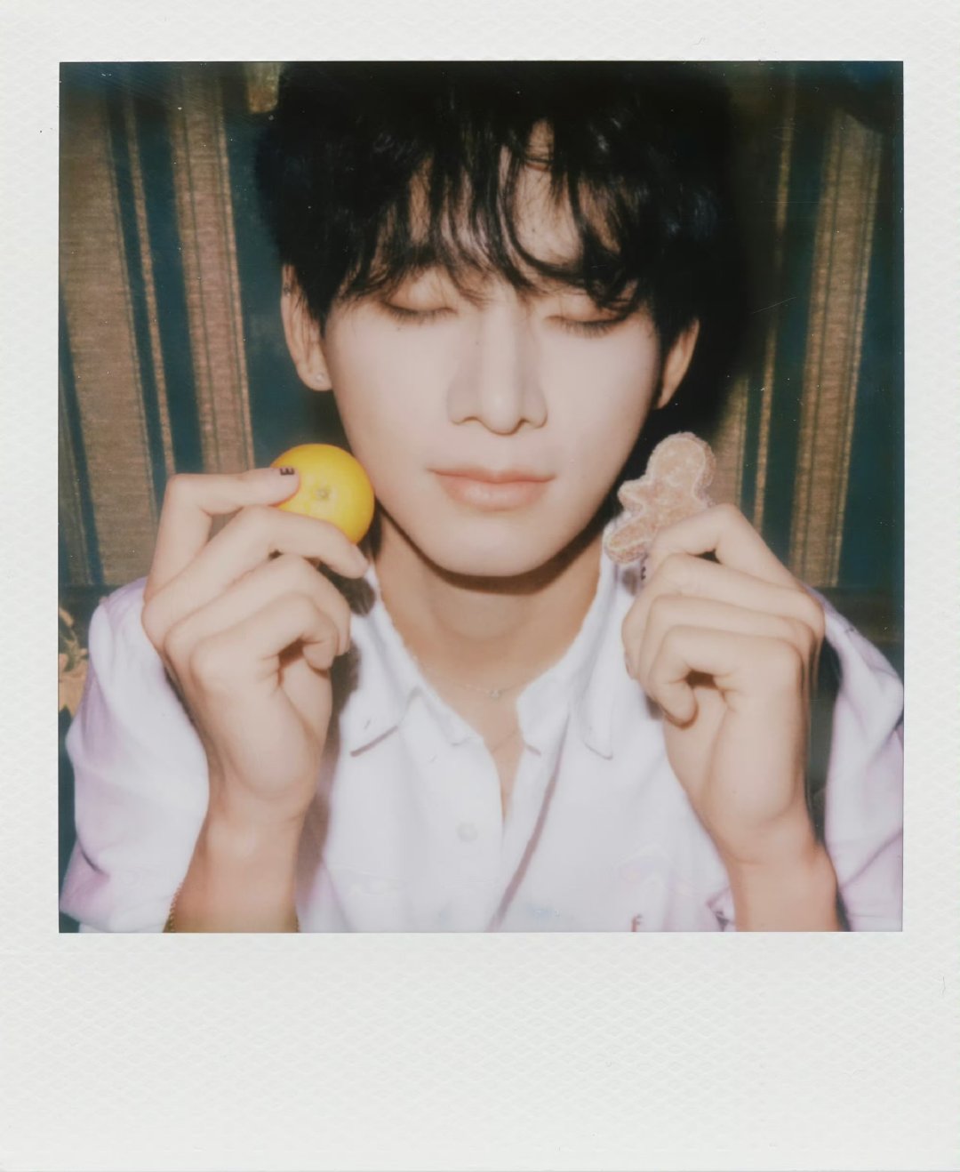 姚琛美甲细节好会 姚琛美甲返图 姚琛生日造型氛围感拉满，卷毛潮范十足，美甲印上专