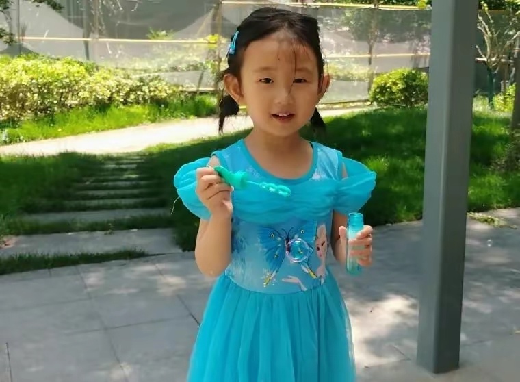 上海，“父亲”把这么可爱的女儿弄丢了！ ​​​
