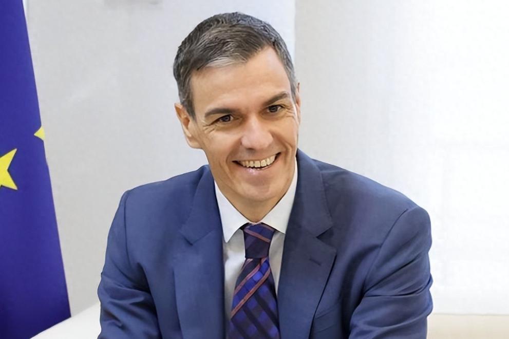 西班牙南部小镇布尔戈的传统节日 “焚烧犹大” 上，7米高的内塔尼亚胡塑像被14公