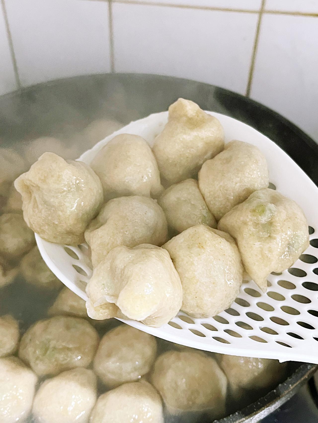 一碗热气腾腾的饺子🥟，一杯香浓的热牛奶🥛，美食是对寒冬最好的慰藉❄️！

都