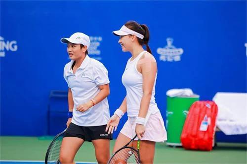 快讯！广州女双冠军郭涵煜/蒋欣玗组合2:0战胜对手，晋级中网女双第二轮
北京时间