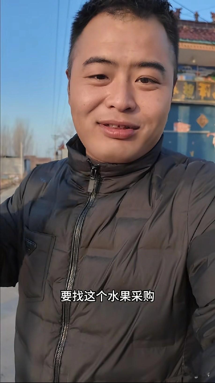 豆二两的水果店要开张了，一个月2万的工资请来了专业水果采购，说实话在小县城，能挣