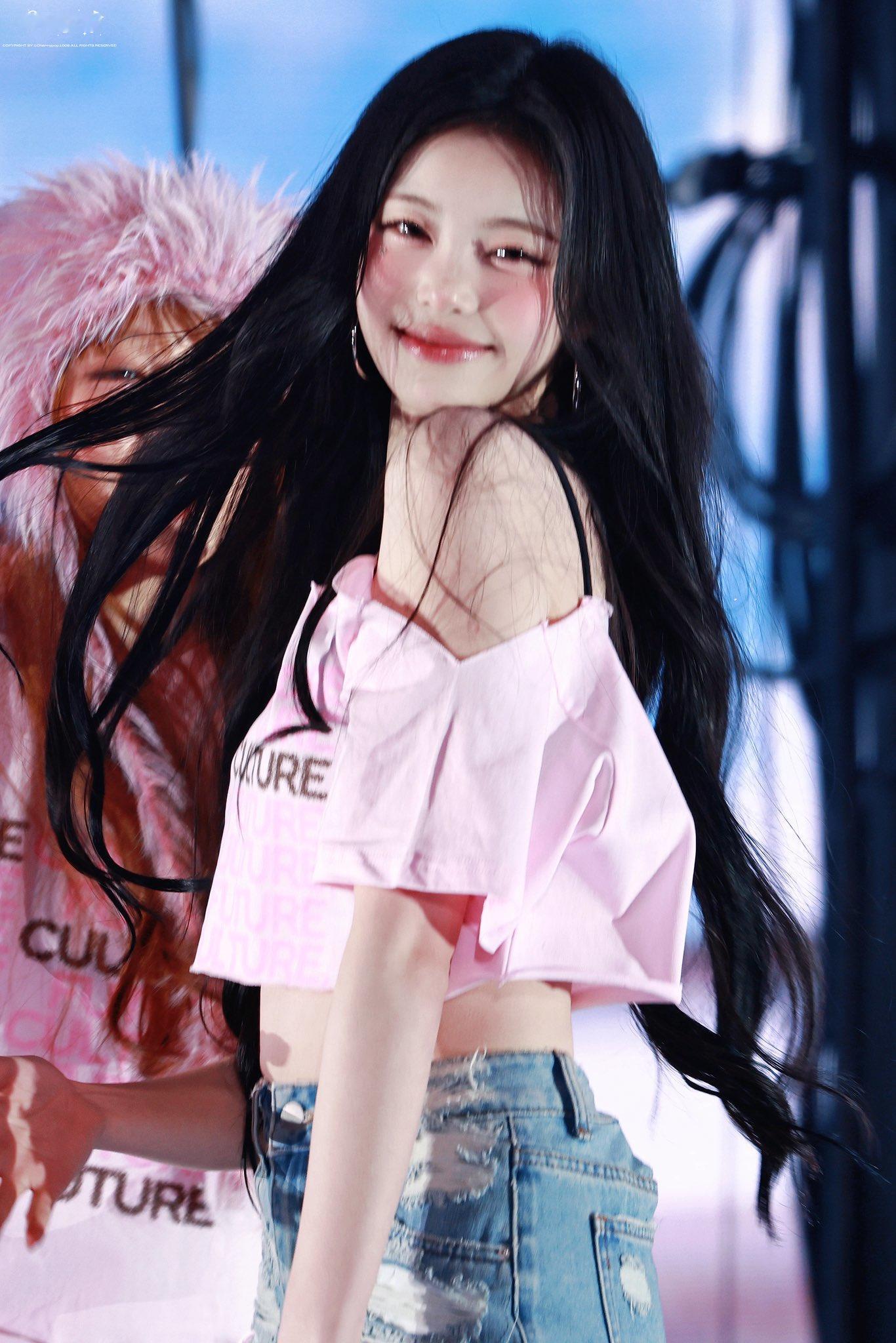 嗑颜bot ian  🩷这两张图真的可以理解～一些人只是存在就可以让人拥有好心