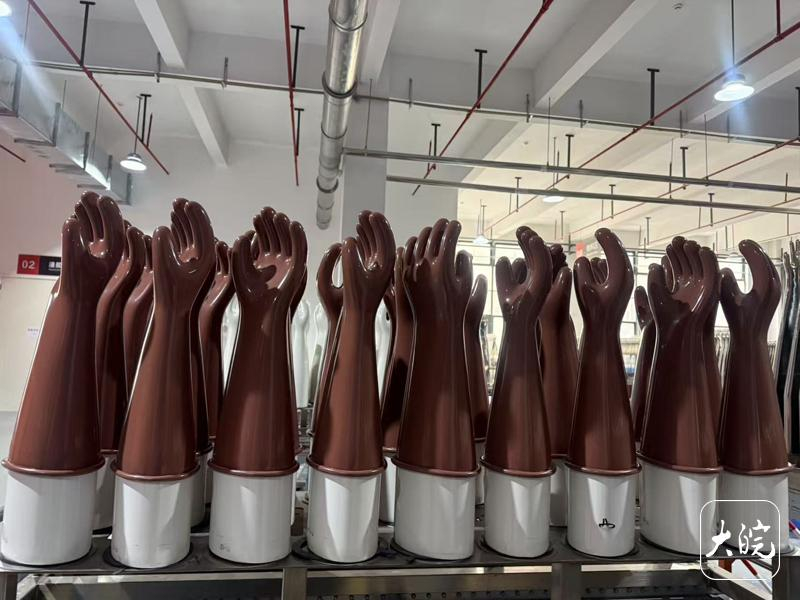 【#牢记嘱托开新局 日新江淮往前赶#｜#一双手套卖万元#！滁州这家企业凭“黑科技