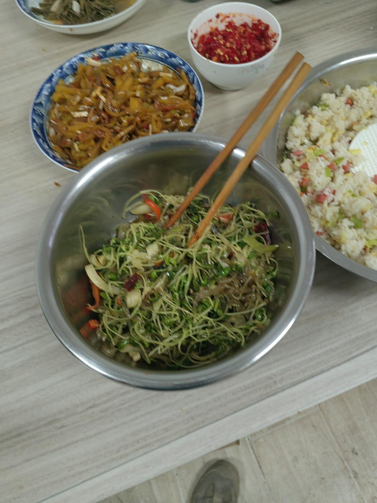 施工员老王头笑呵呵的和我说，这是他干工程30年以来遇到的最好大厨，没有之一，就这