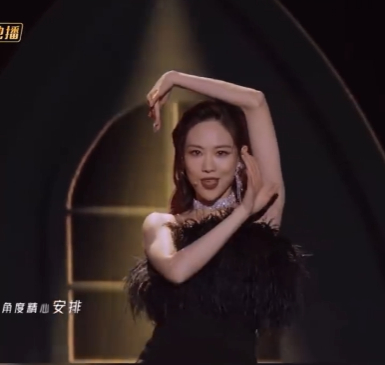芒果考古王霏霏九大神级舞台 芒果太会了，王霏霏这九个舞台真的个个能打，从baza