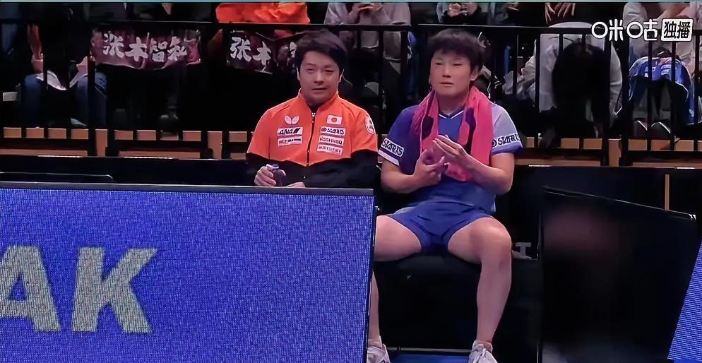 赛前震天的豪言 此刻都化作了拧开瓶盖后 那滴悄无声息的眼泪
 
最后一分落地 他