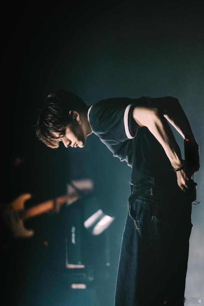 庆怜黄冠亨什么时候认识的黄冠亨惊喜现身庆怜巡演神仙联动！庆怜生日场被黄冠亨惊喜到