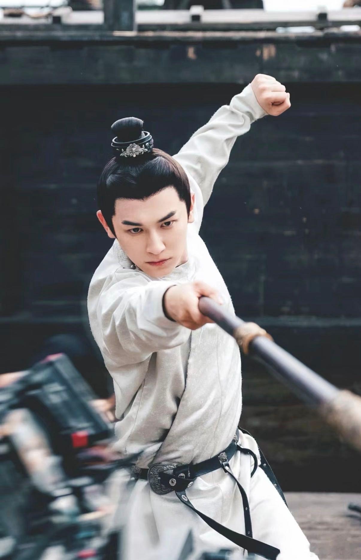 “雍州司法参军在此”的气势，配上汤姆猫式一本正经，严肃中透着憨萌，笑不活了😂 