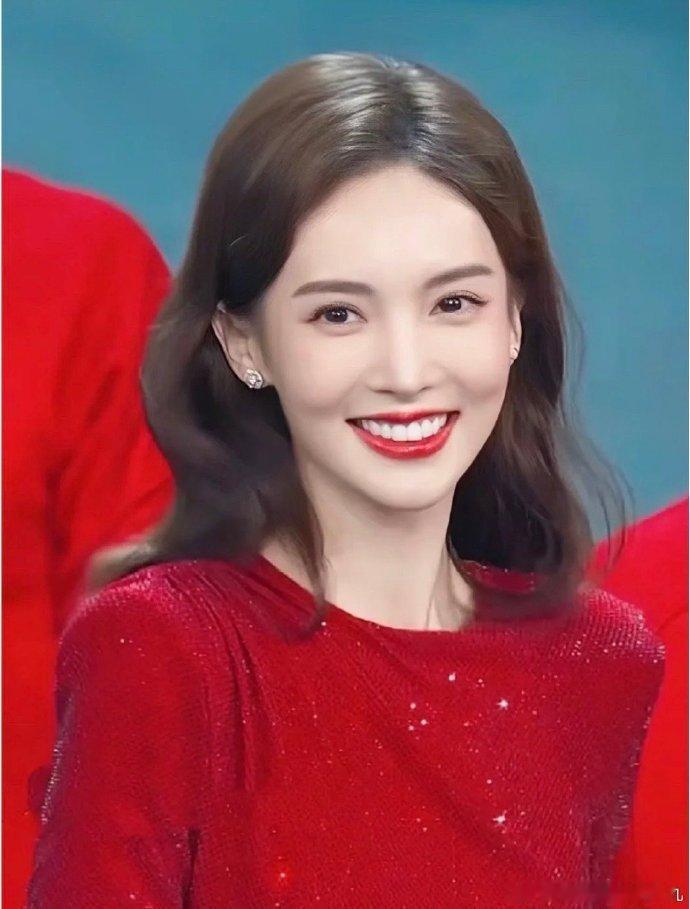 “眼里有光”指的应该是眼睛亮晶晶的像有星星一样吧～盘点一下个人认为“眼里有光”的