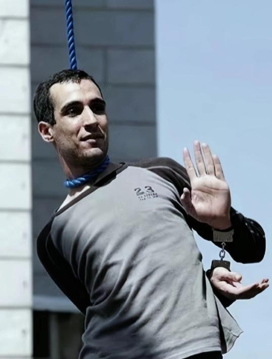 2007年那个夏天，马吉德在绞刑架前露出微笑走向死亡，他留下的话是“我已经下定决