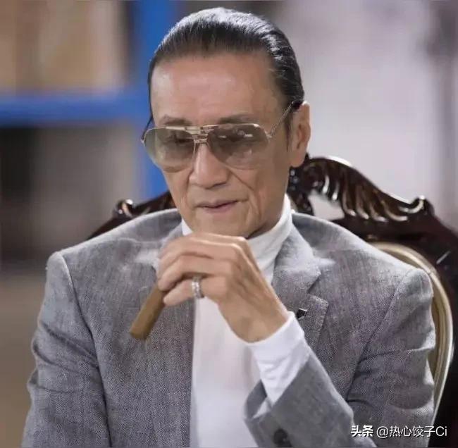 谢贤在节目中被问儿子和王菲的感情？他说，这个我更加不理会，我们家庭不问这种问题。