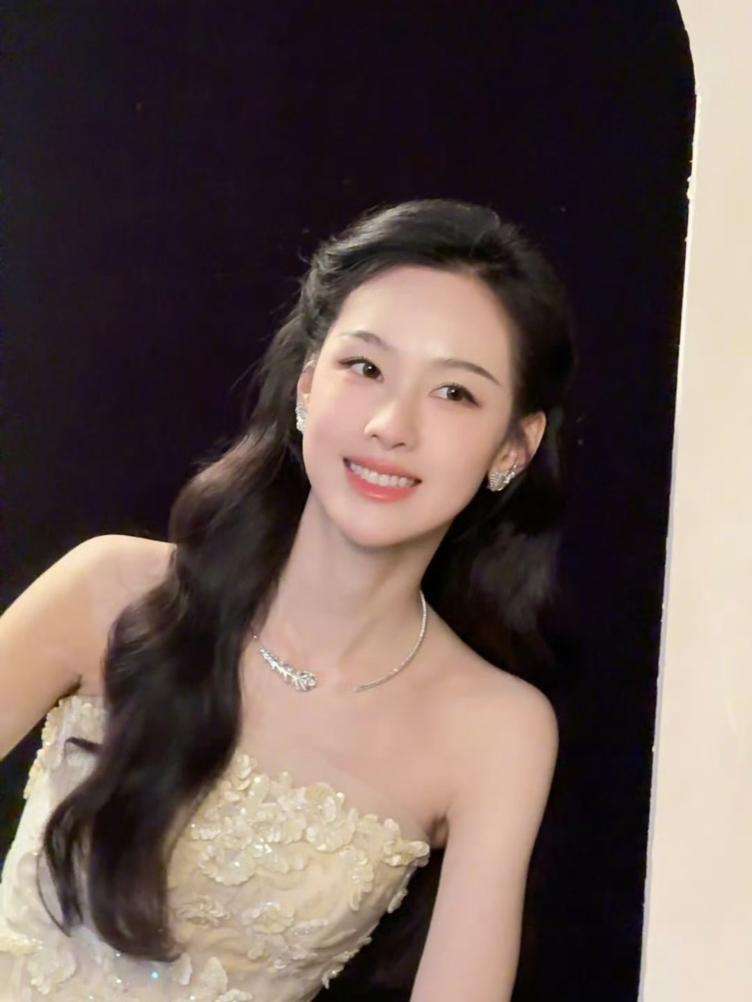 陈都灵自曝体重90斤嘟嘟真的好瘦呀，又高挑又瘦，特别美