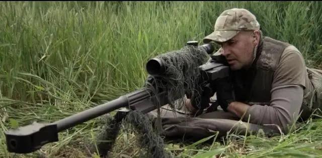 很多人对狙击手的印象都停留在百发百中、一击毙命的影视桥段里，仿佛只要瞄准镜锁定目