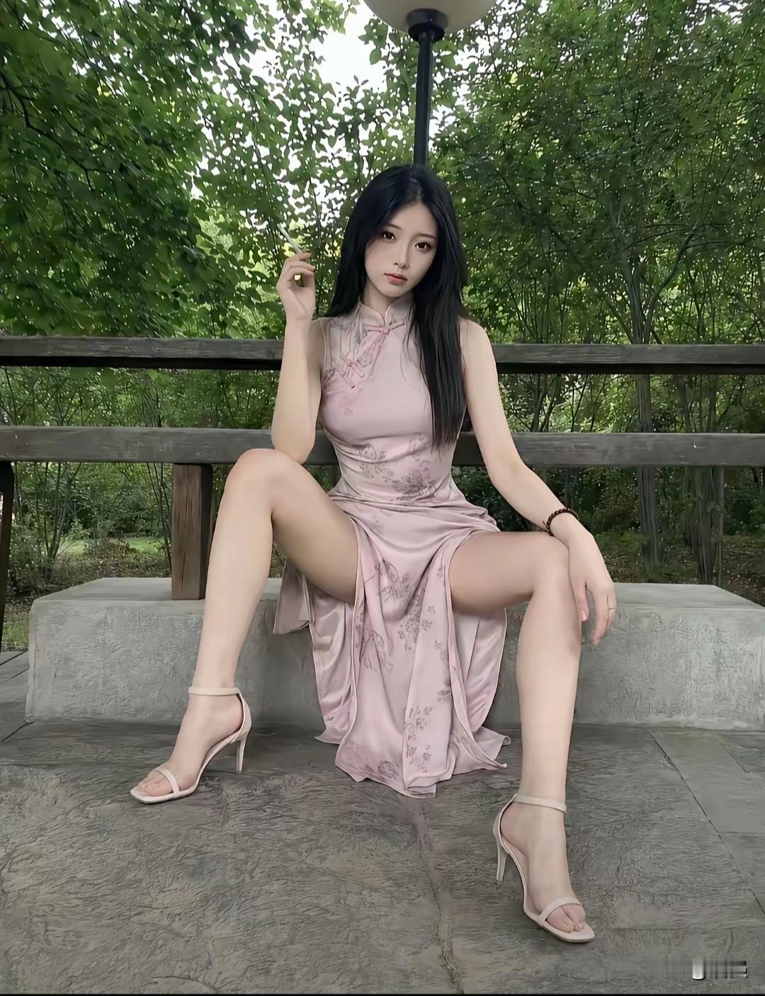 这是前几天刷头刷到的一篇微头条配图，作者文章的内容与配图没任何牵连，却选择了这样
