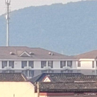 下决心要做的事，要保持不动声色，却满心澎湃，要保持稳定扎实，却目光炯炯，在顺利时