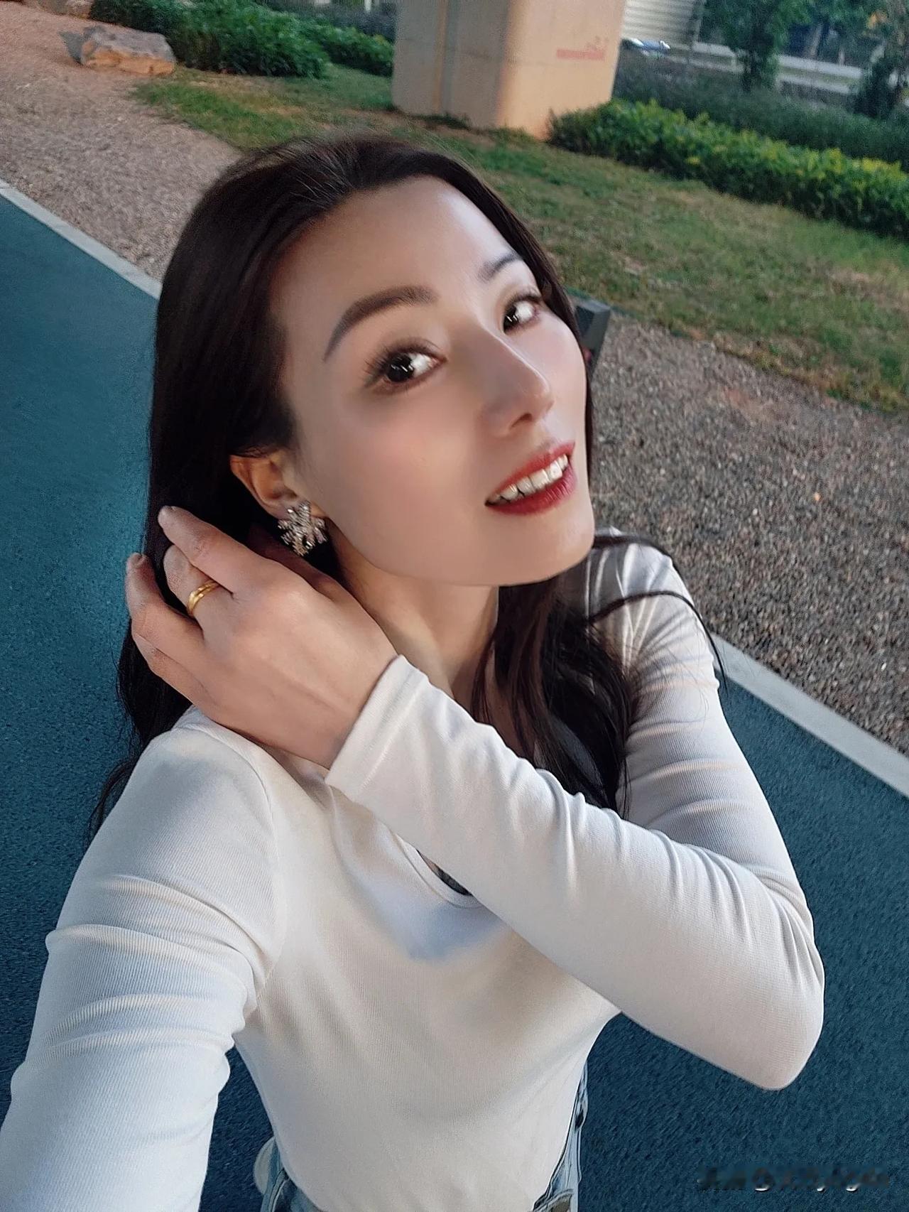 人生匆匆，活的是心态而非岁月。心若年轻，则时光不老。余生要放宽心态 淡然则快乐