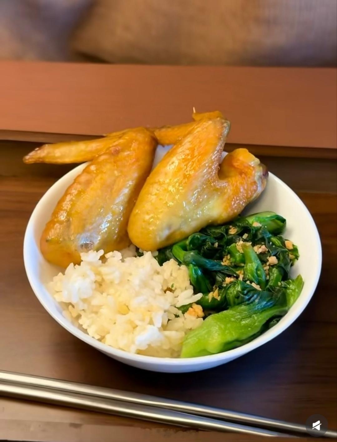 烙铁们，直播间10元⭕️发啦！已经测试可用！清远整鸡和鸡翅鸡腿反馈都超好，空气炸