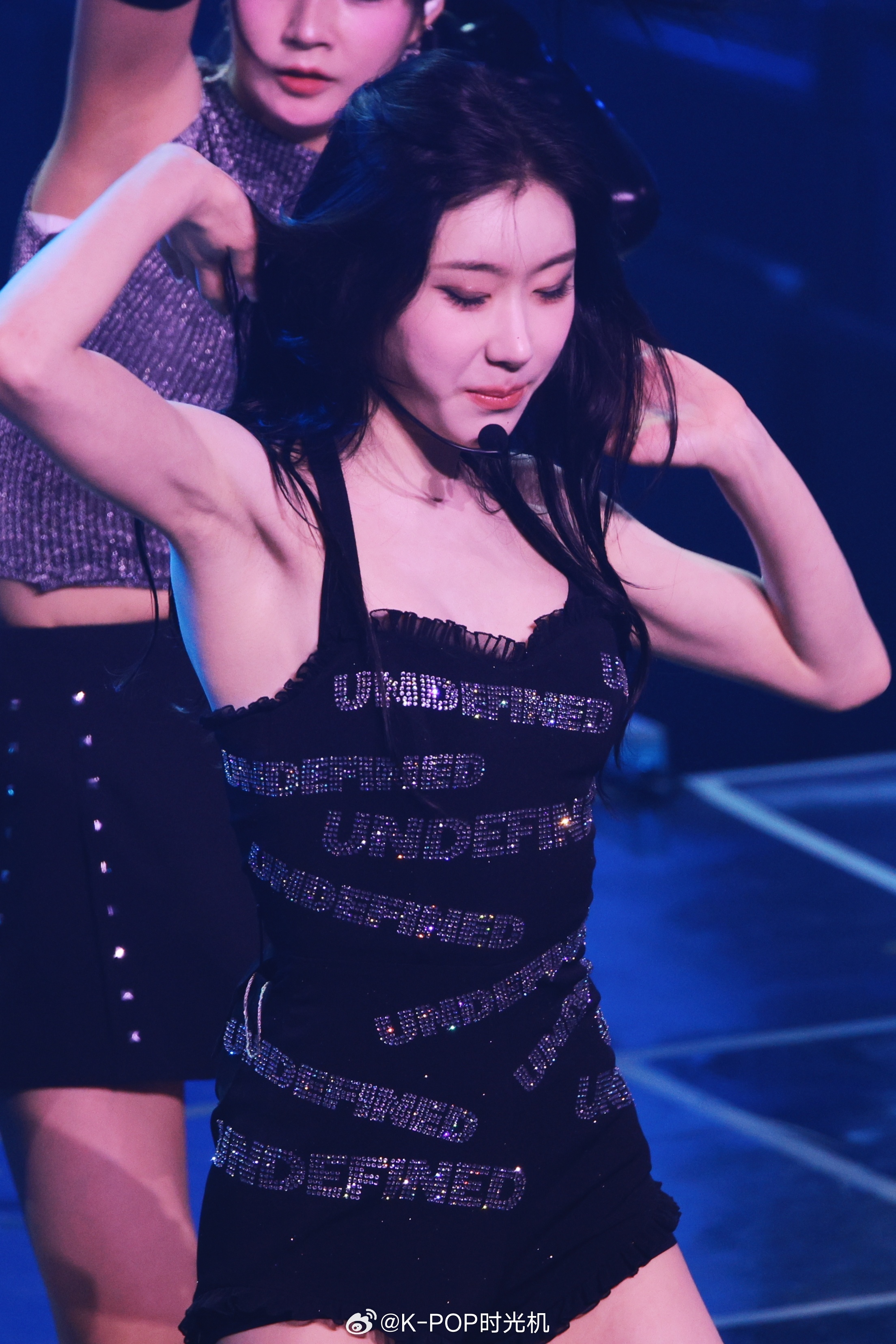 领子真的太有feel了好美