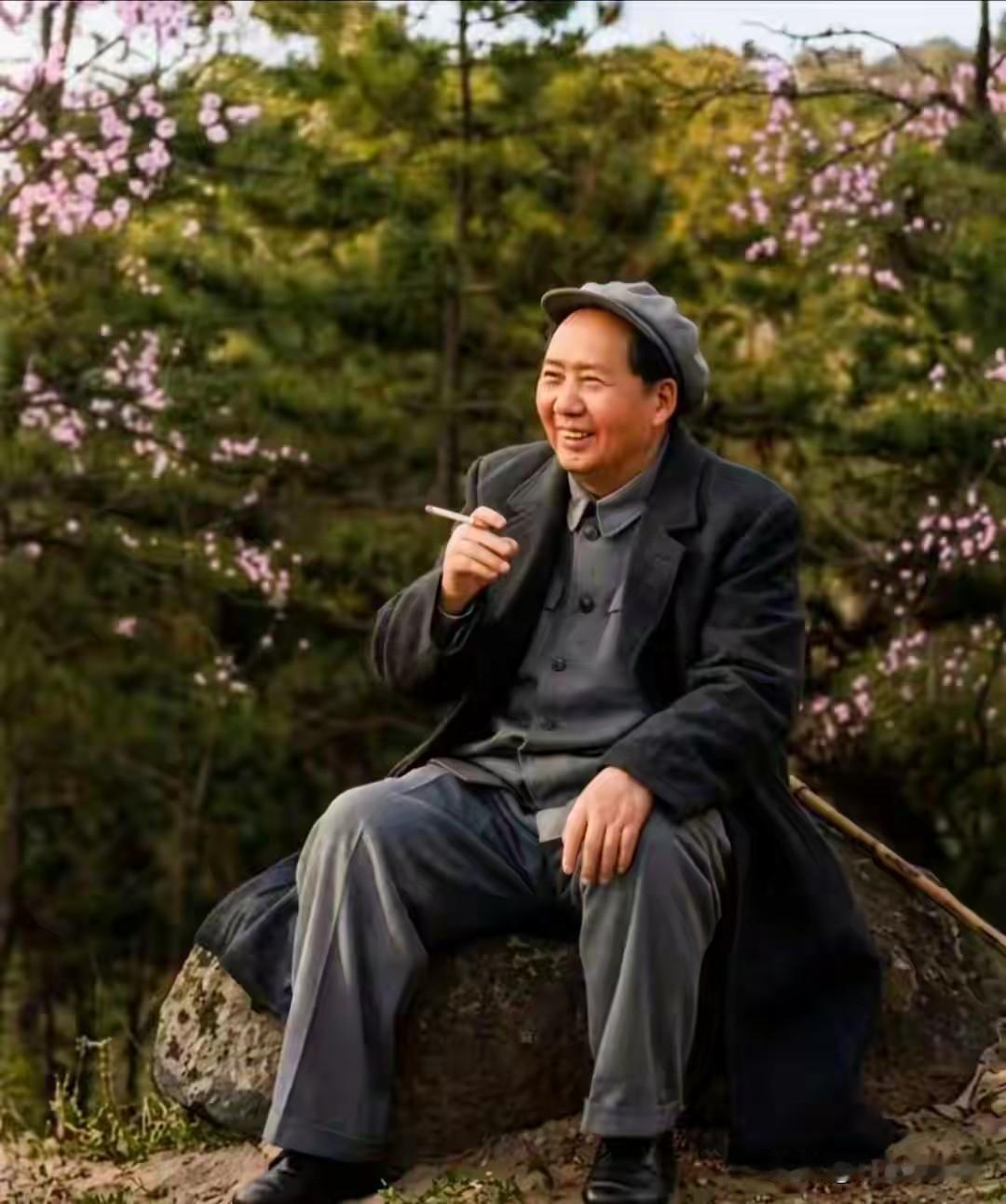 温馨的画面，经典的镜头，
治愈的笑容，伟大的领袖！