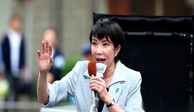 日本最怕的，根本不是我们的航母和导弹。
而是两记看不见的闷拳，一拳打在钱袋子上，