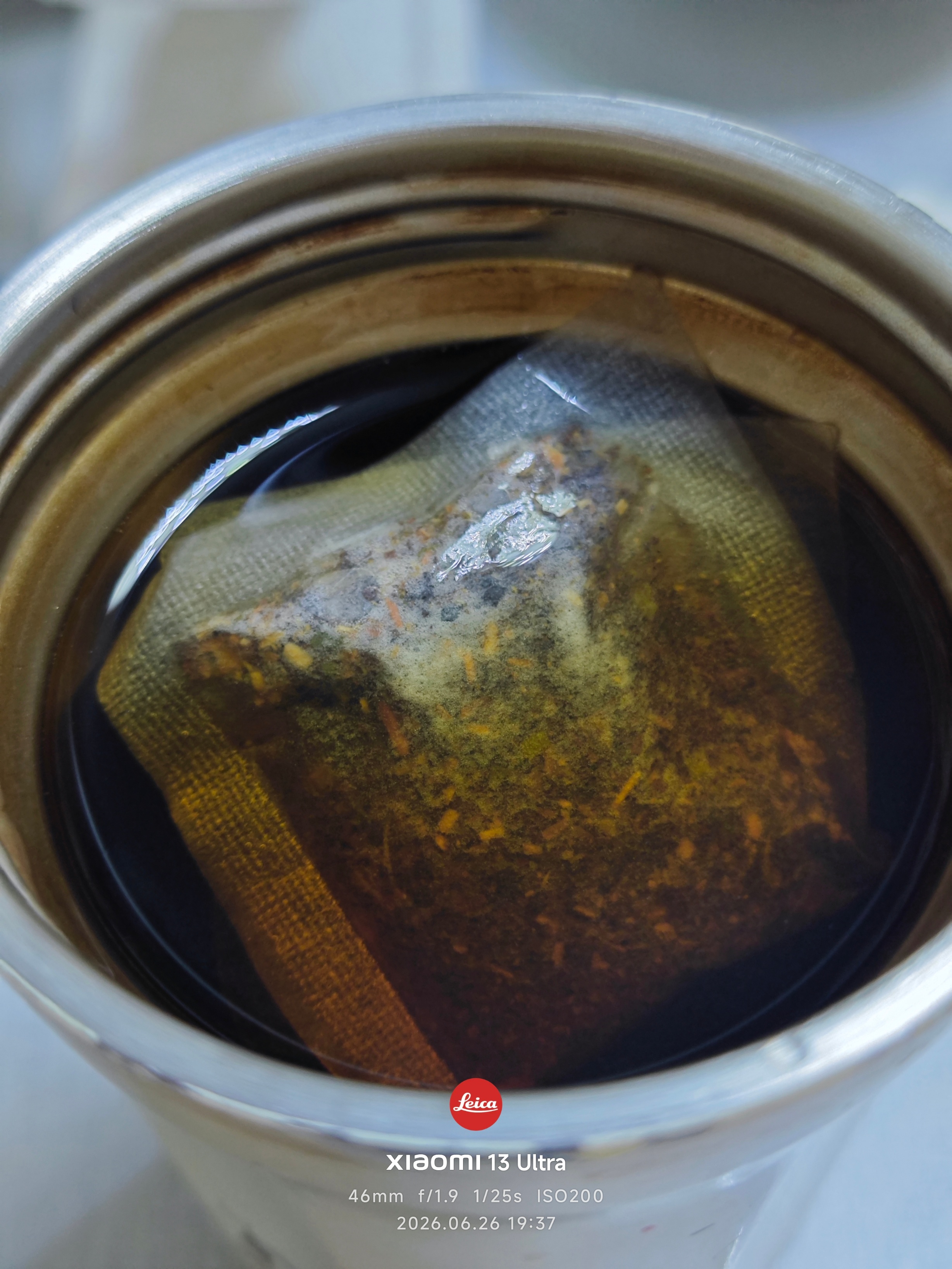 泡一杯茶，吹一吹空调，暂离烦嚣。🍵 