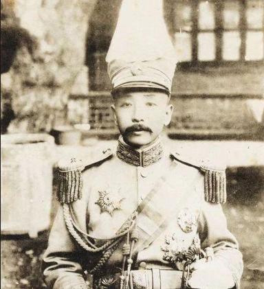 1928年，东北王张作霖眼看北京守不住，选了3条秘密路线回东北，自以为神不知鬼不