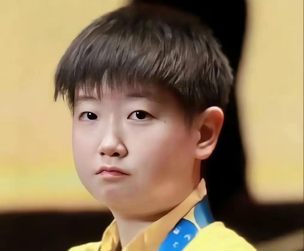 花开两朵各表一枝！唯爱莎莎！
不过小师妹也挺可爱
肉乎乎的[偷笑]