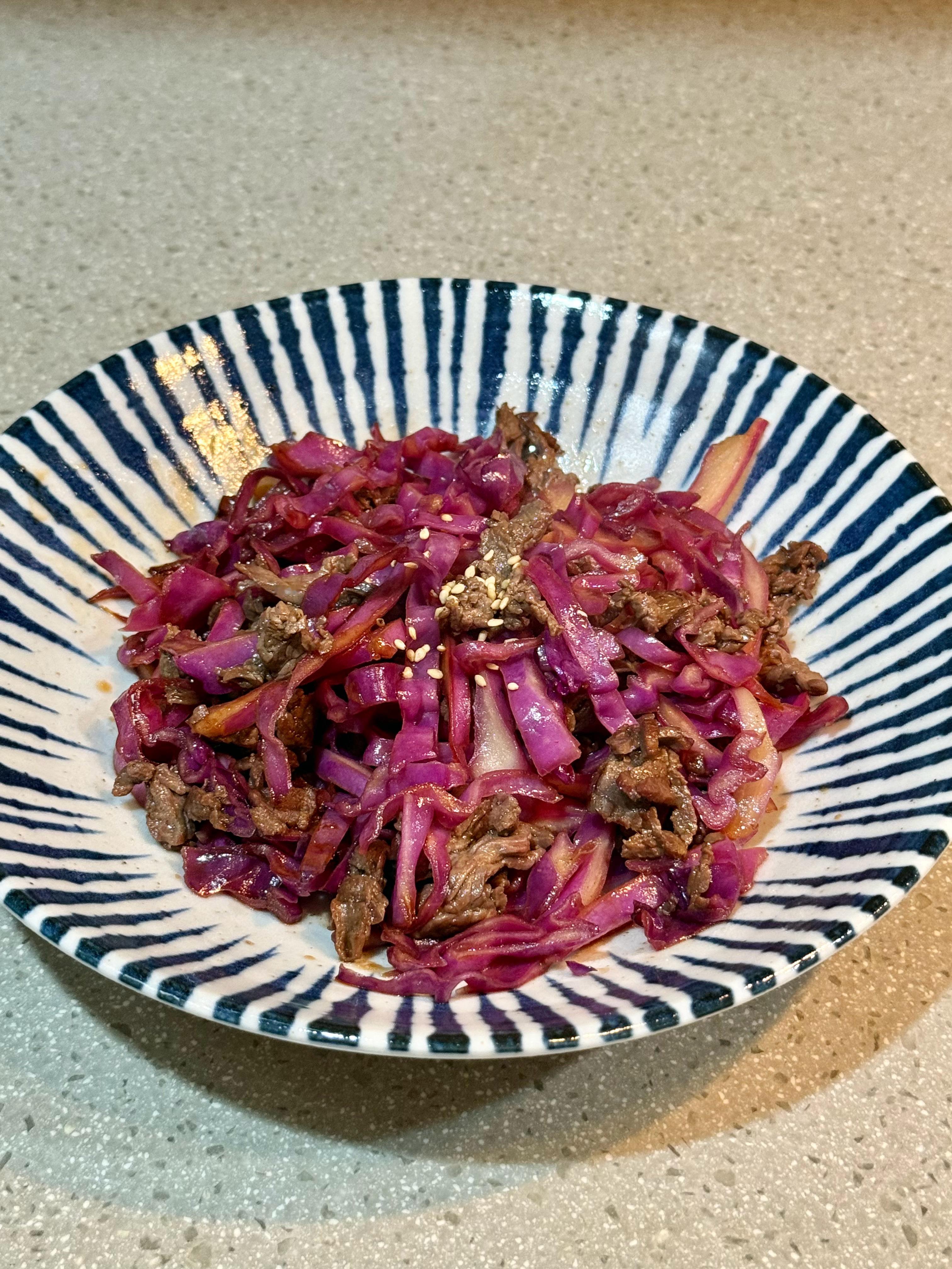 今日份午餐🥢｜有机紫甘蓝炒牛肉🐂点睛之笔是出锅前淋的锅边醋，让饭菜都扫光啦?
