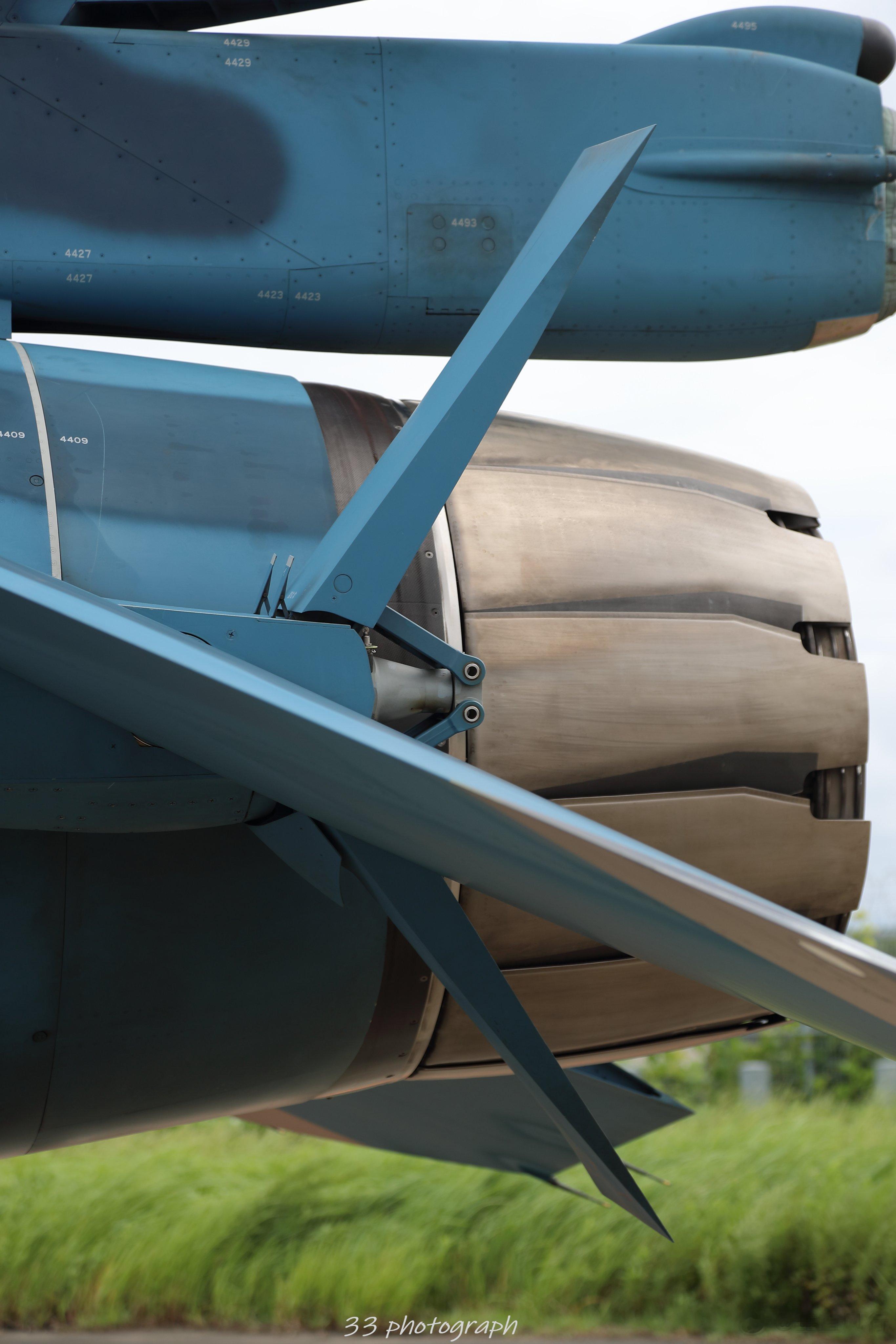 F-2的减速板细节#武器装备[超话]##航空[超话]# ​​​