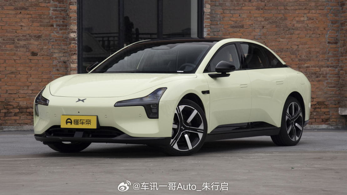 2026款小鹏MONA M03的实车图曝光，作为改款车型，新车对内外细节设计进行