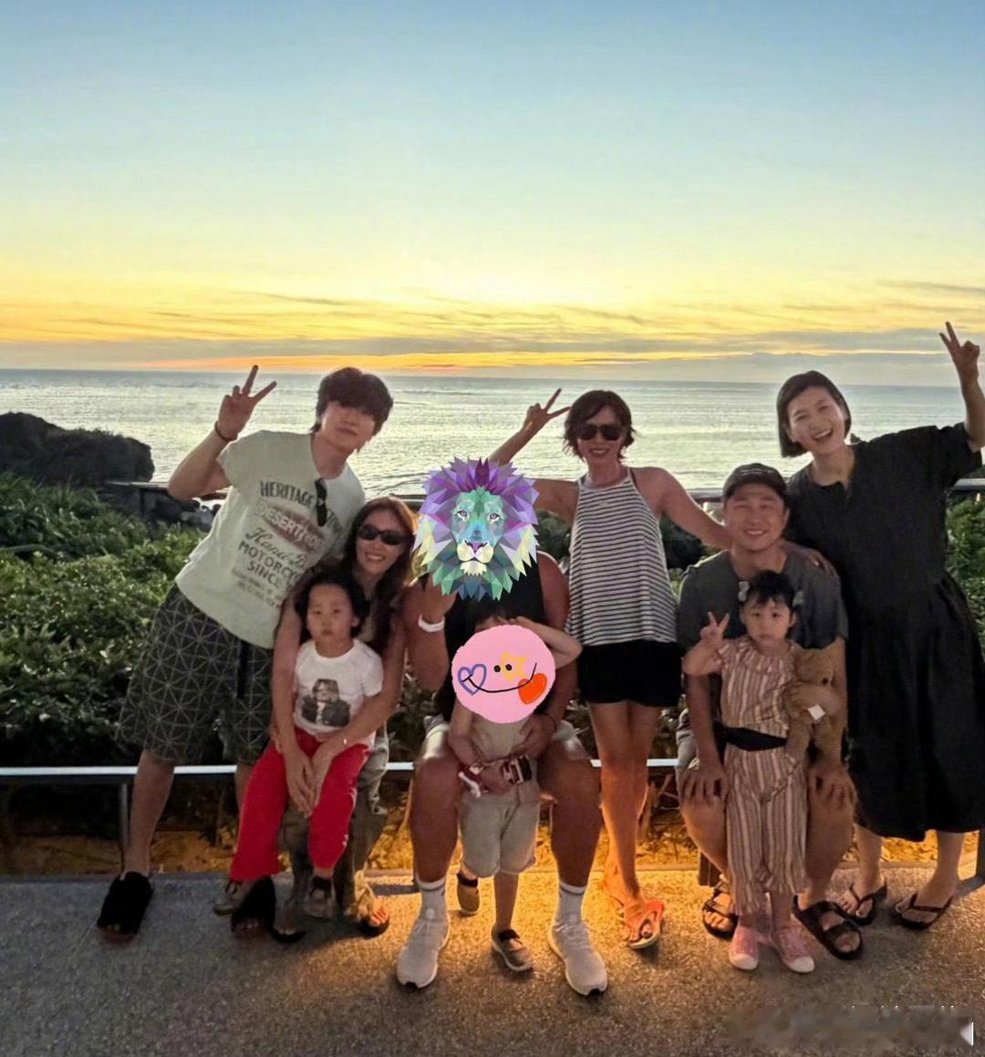 孙艺珍玄彬体型差21日，孙艺珍在个人社交平台晒出出游靓照，和好友一起大合影，玄彬