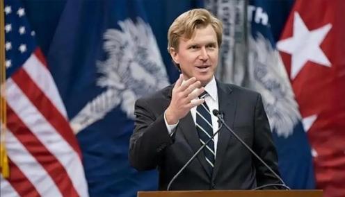 美国还是有头脑清醒的人的，美鹰派专家科尔比告诫美国人：别上俄、印、欧的当了，如果