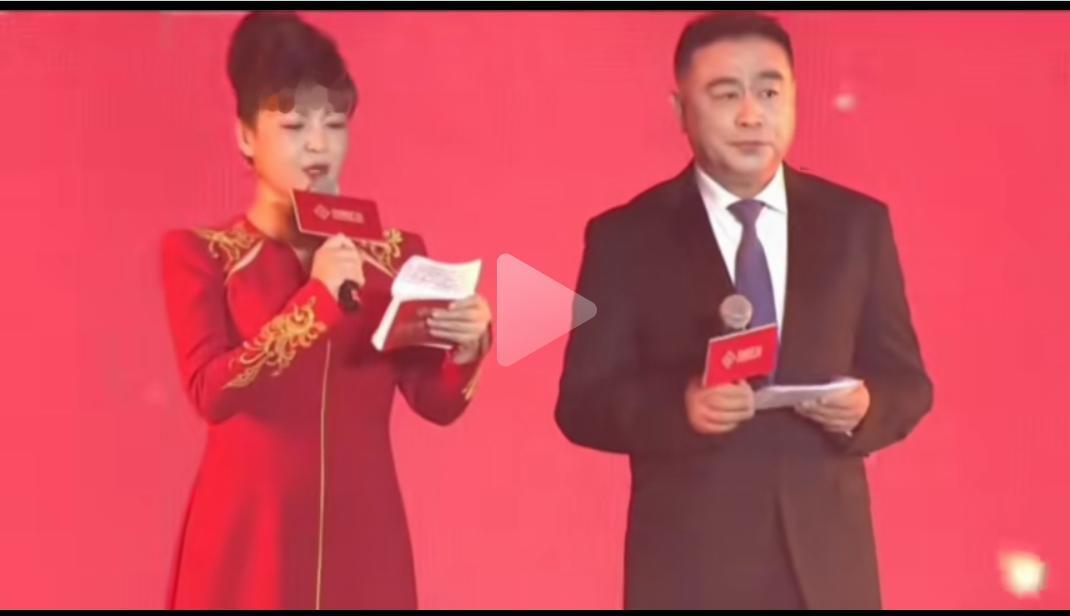 河南矿山年会，还请来了央视老主持人张宏民，他虽然退休多年，但那就嘴和神态一点都没