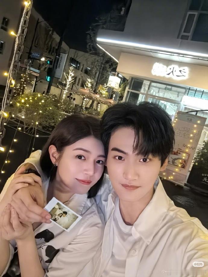 周柯宇把陈妍希眼线P掉了弟弟把姐姐眼线P掉了周柯宇帮陈妍希p掉了眼线P掉眼线的互