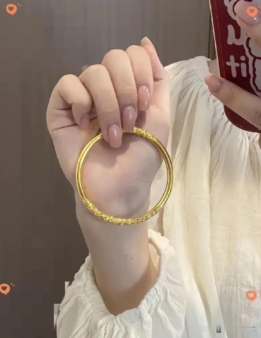 这下乐大了！金价彻底跌疯了！
6月3日表妹订婚，在水贝果断拿下那只盯了仨月的40