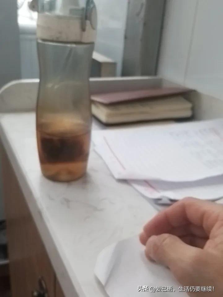 我上班处有一个小角落，每天不忙的时候，我就会静静在这听小说，喝喝茶！上班后休息 