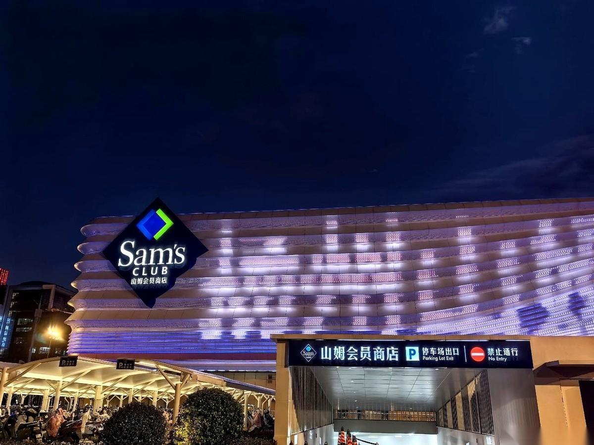 苏M、皖M、苏L……
点名了啊，都听到了没？扬州山姆开业，欢迎大家来。
这通告写